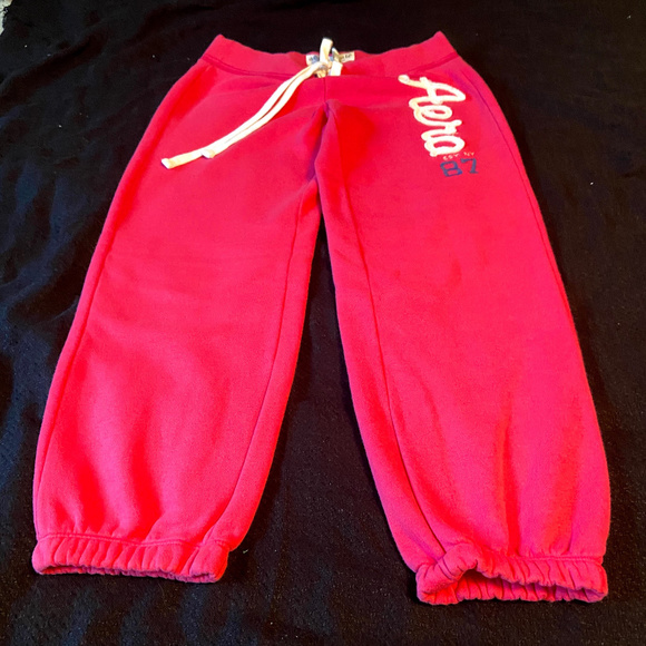 2/$40  Aeropostale Jogging Capri Pants Ladies Junior Size XS - Picture 1 of 6